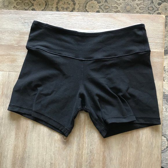 lululemon Hot Shorts - Picture 2 of 2
